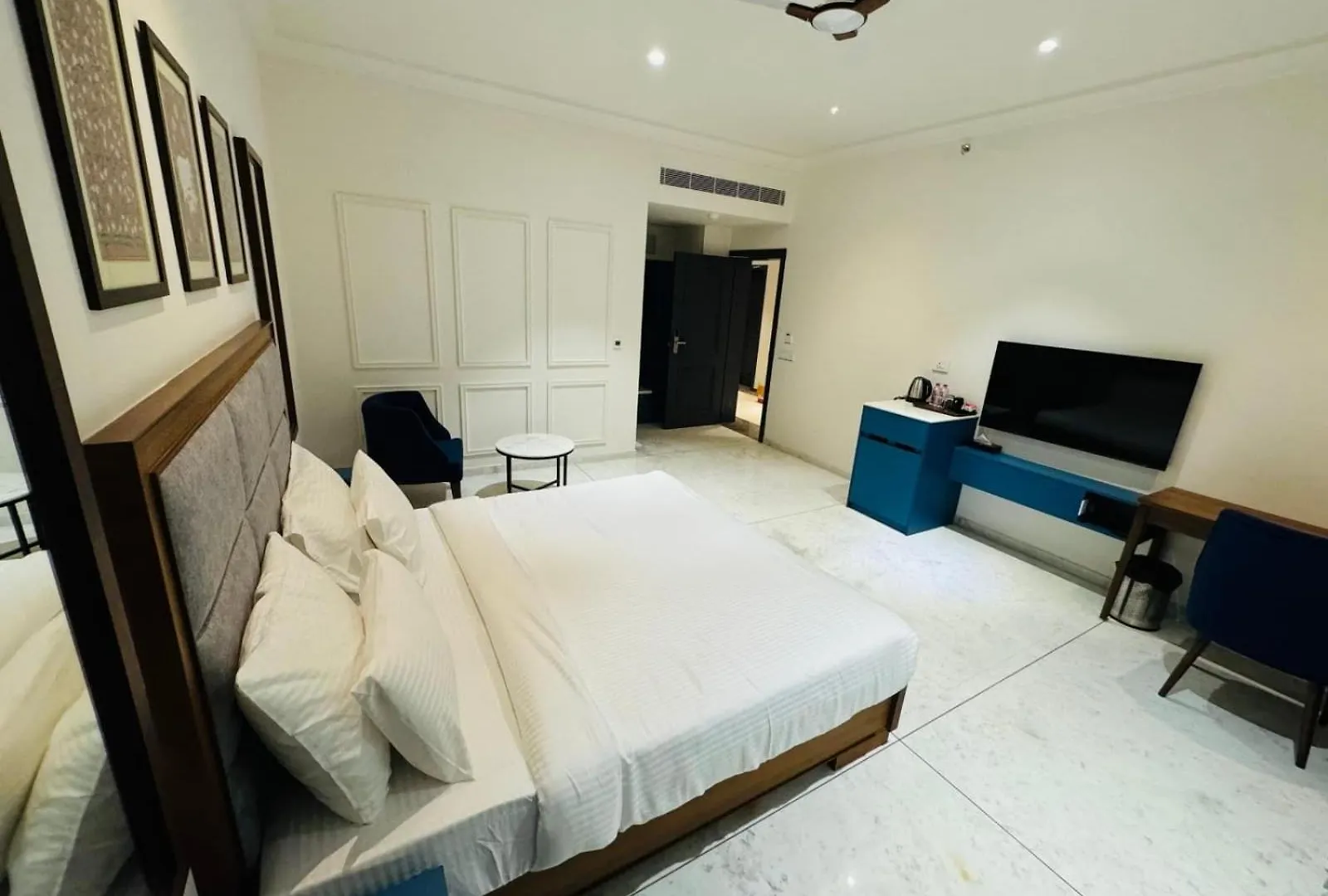 Hotel Sita Royal Lakside Chalet Udaipur 3*,